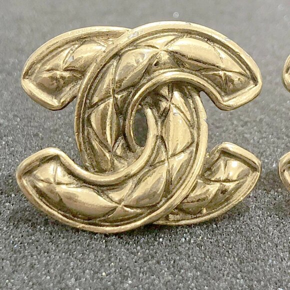 CHANEL CC Logos Quilted Vintage Clip-On Earrings Gold Tone Auth D-e11123 - Picture 3 of 10